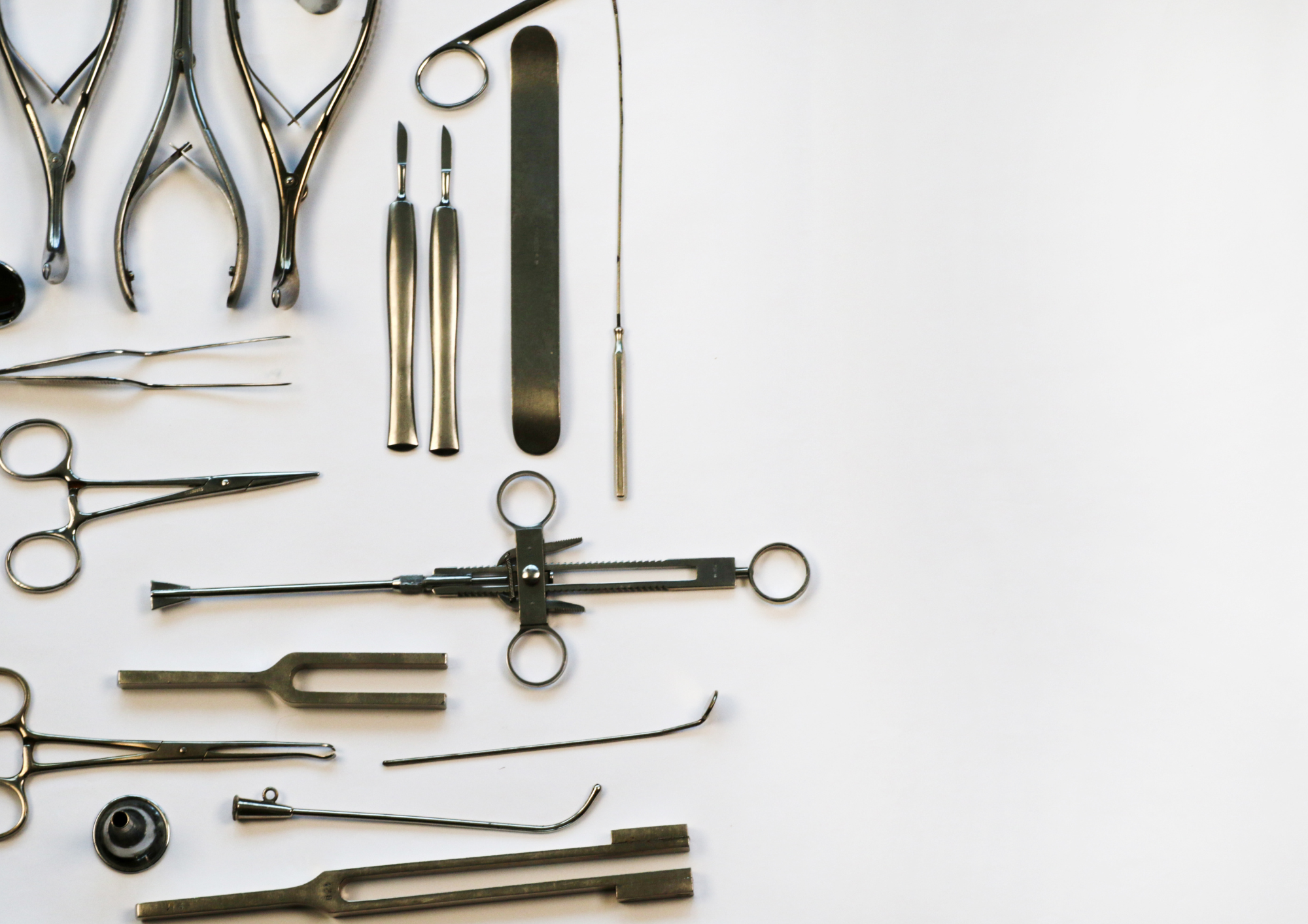 診療科別|最低限必要な医療機器と備品リスト