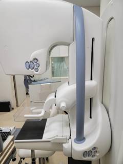 据置型デジタル式乳房用X線診断装置の１枚目写真