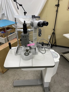 スリットランプマイクロスコープの１枚目写真